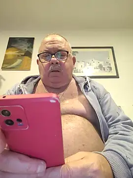 bylytom24 Show in webcam