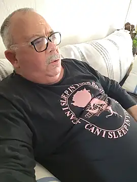 bylytom24 Show in webcam
