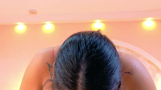 MiaLaurents Show in webcam
