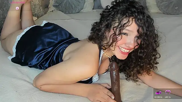 הופעת וובקאם של LucyLovelyy