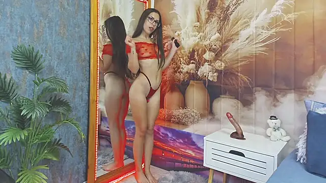EmaLowe's Live XXX Chat