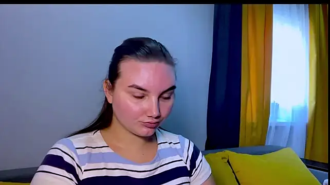 Dreamyblushfairy Adlı Modelin Canlı XXX Sohbeti