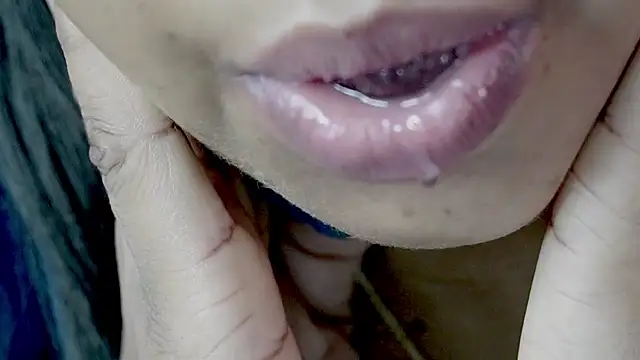 sexyhoney27 网络视讯表演