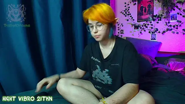 TrickyKitsune's Live XXX Chat