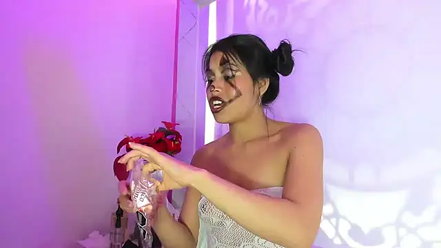 Chloe_Martini Adlı Modelin Canlı XXX Sohbeti