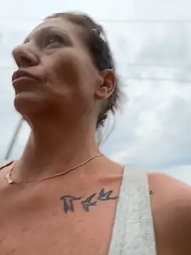 Pokazy przed kamerką – MilfOfDreams