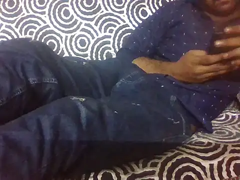 lucknowguy Show in webcam