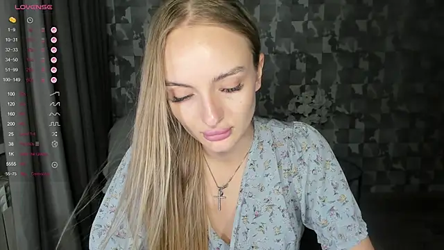 A_delina live XXX chat