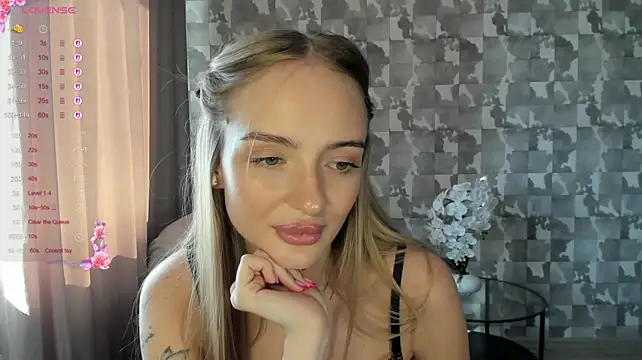 Chat +18 de A_delina ao vivo