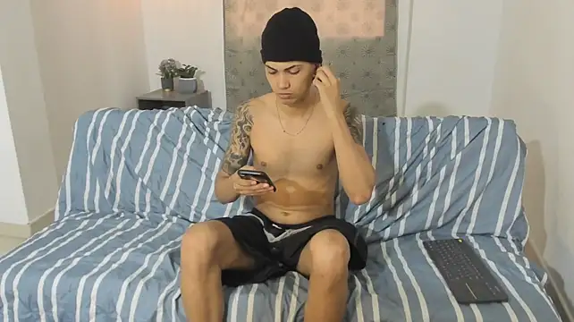 Pokazy przed kamerką – Lil_Tatto
