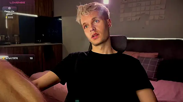 Leonnextdoor webcam show