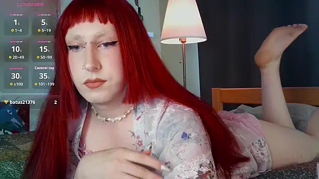 Show modela lia_grl na web-kameri