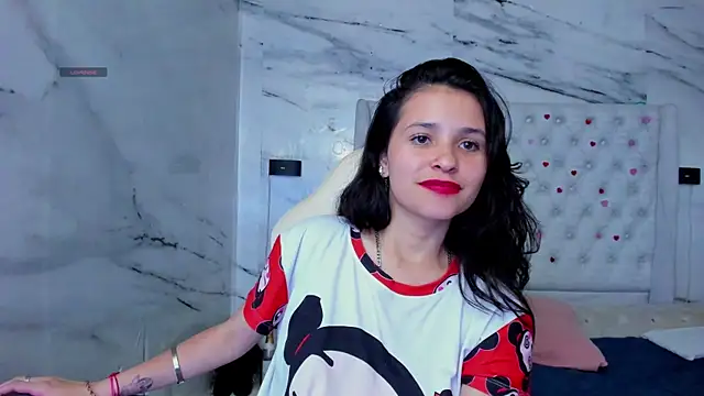 Chat +18 de arissha_lee ao vivo