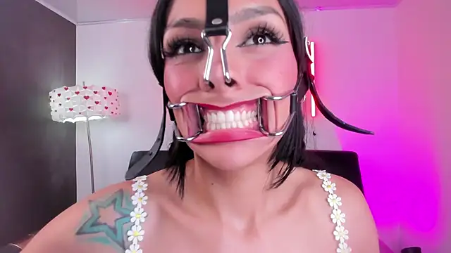 miss___evangeline's Webcam Show