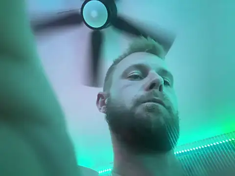 boysfirsttime Show in webcam