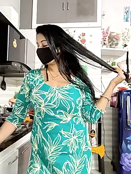 Pokazy przed kamerką – Kaur_Simran_01