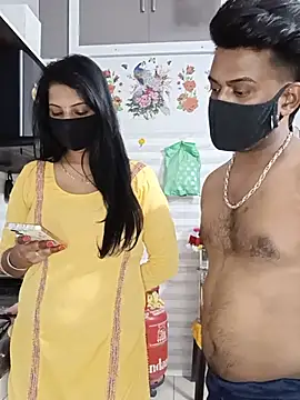 Kaur_Simran_01: διαδικτυακό σόου στην κάμερα