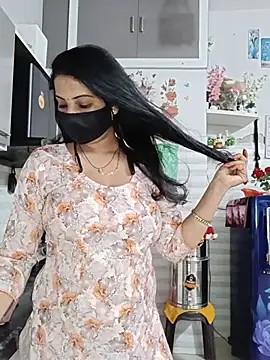 Pokazy przed kamerką – Kaur_Simran_01