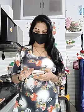 Pokazy przed kamerką – Kaur_Simran_01