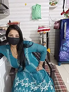 Pokazy przed kamerką – Kaur_Simran_01