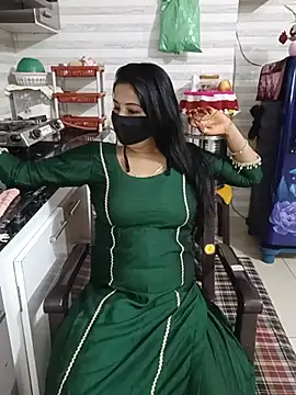 Pokazy przed kamerką – Kaur_Simran_01
