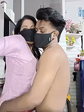 Kaur_Simran_01: διαδικτυακό σόου στην κάμερα