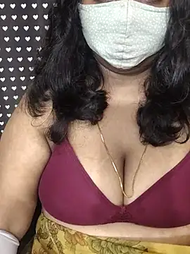 Yoursriya25 Show in webcam