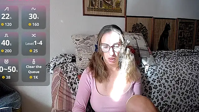 Chatroom XXX en direct de SquirtyEleanor