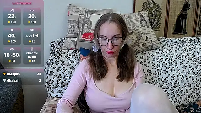 SquirtyEleanor Chat XXX in diretta