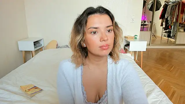 BrightDani Show in webcam