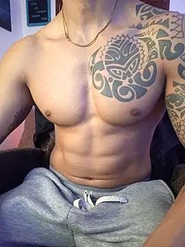 Joylopez_fitn Webbikameraesitys