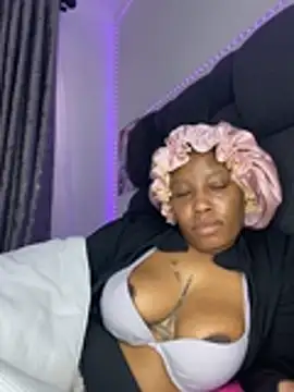 RainBougie's Live XXX Chat