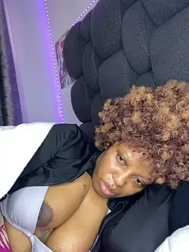 RainBougie's Live XXX Chat