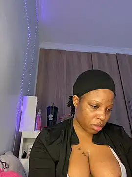 Chat XXX en directo de RainBougie