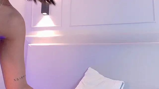 NaomiKlarc's Live XXX Chat