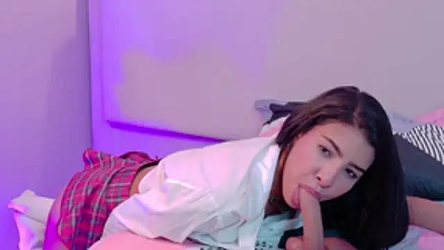 Chat XXX en directo de NaomiKlarc