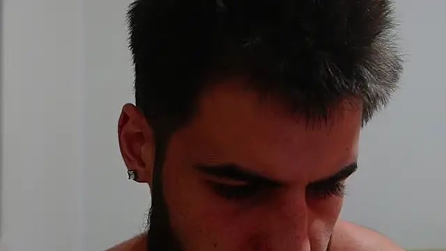 Pokazy przed kamerką – HairyRobxxx