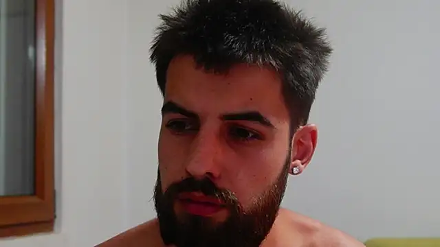 Show modela HairyRobxxx na web-kameri