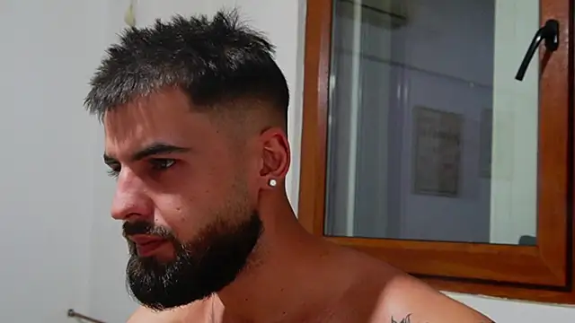 Show modela HairyRobxxx na web-kameri