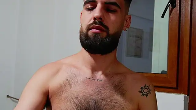 HairyRobxxx Show in webcam