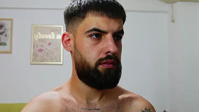 Show modela HairyRobxxx na web-kameri
