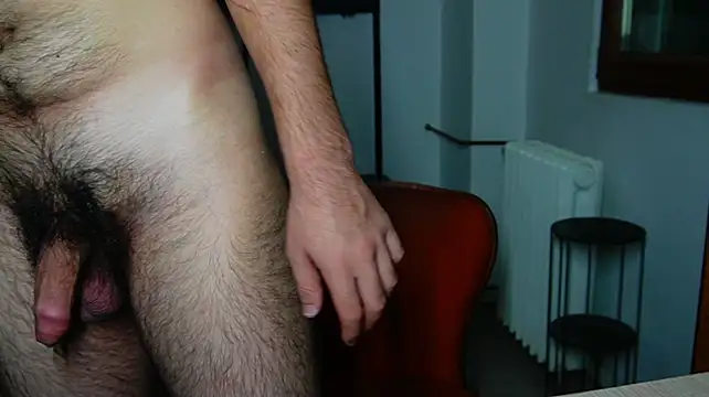 Show modela HairyRobxxx na web-kameri