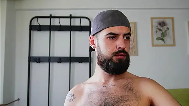 Show modela HairyRobxxx na web-kameri