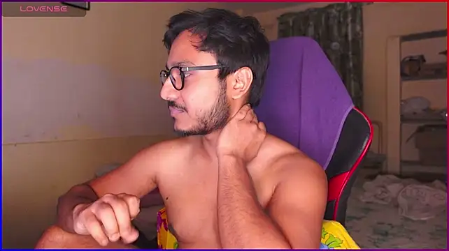 Show modela fuckkboy101 na web-kameri