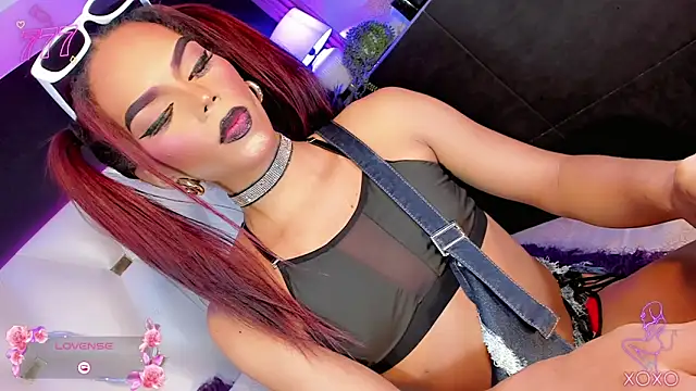 Show modela Diiva_Smiith na web-kameri