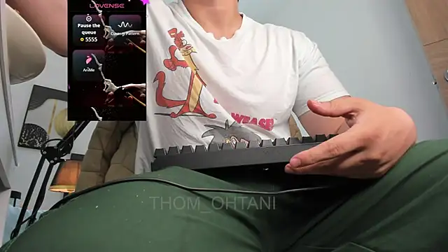 Thom_Ohtani Adlı Modelin Web Kamerası Şovu