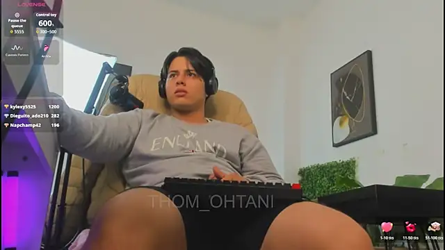 Thom_Ohtani Pertunjukan Webcam