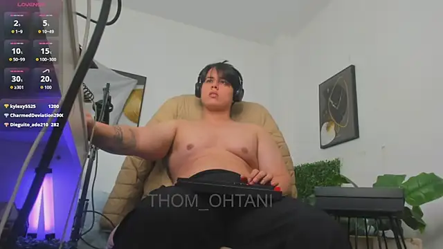 Pertunjukan Kamera Web Thom_Ohtani