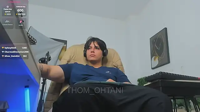 Thom_Ohtani Pertunjukan Webcam