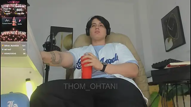 Thom_Ohtani: διαδικτυακό σόου στην κάμερα